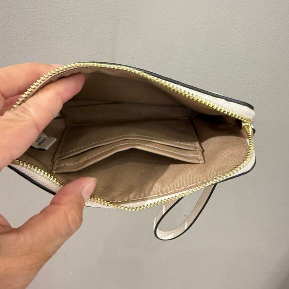 Last 2 ‼️Coach Corner Zip Wristlet With Shell Print CBP23 - Picture 3 of 6